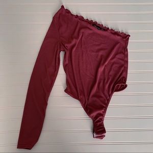 PRETTY LITTLE THINGS Scalloped one shoulder long sleeve ribbed bodysuit …